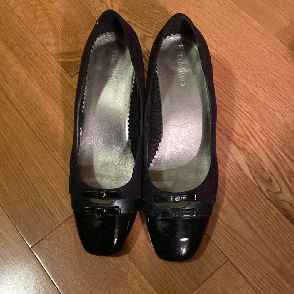 Black size 9 heels.